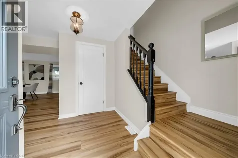 26 Peachtree Crescent Cambridge ON N1S 4W5