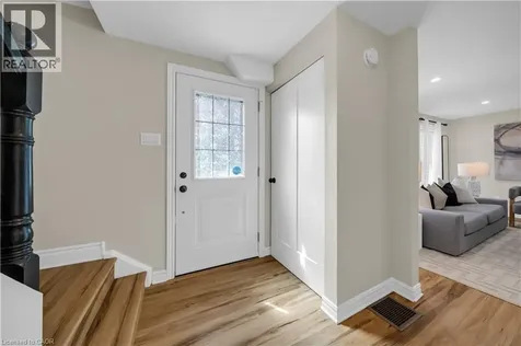 26 Peachtree Crescent Cambridge ON N1S 4W5