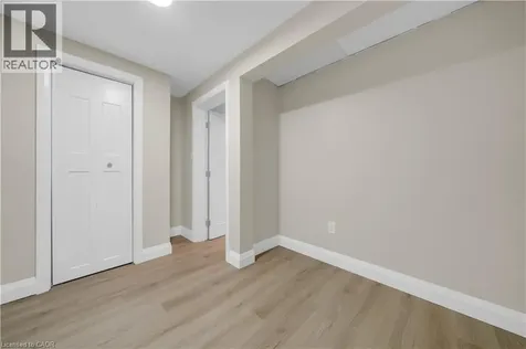 26 Peachtree Crescent Cambridge ON N1S 4W5