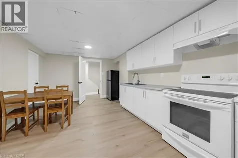 26 Peachtree Crescent Cambridge ON N1S 4W5