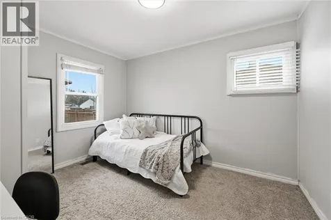 70 Whyte Avenue North Thorold ON L2V 2T7