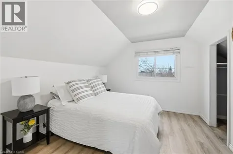 70 Whyte Avenue North Thorold ON L2V 2T7