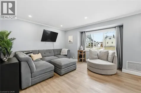 70 Whyte Avenue North Thorold ON L2V 2T7