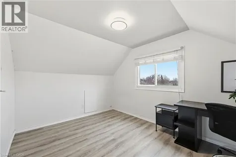 70 Whyte Avenue North Thorold ON L2V 2T7