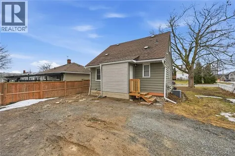 70 Whyte Avenue North Thorold ON L2V 2T7