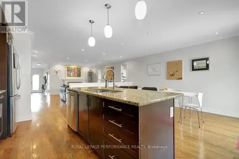 257 Currell Avenue Ottawa ON K1Z 7J5