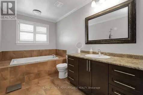257 Currell Avenue Ottawa ON K1Z 7J5