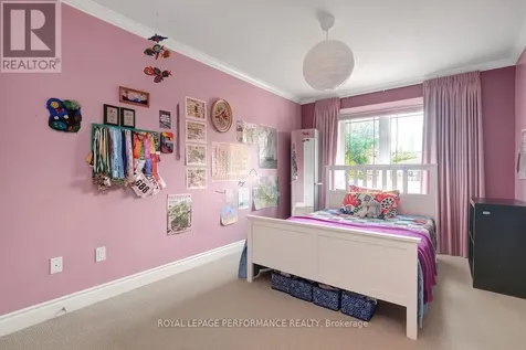 257 Currell Avenue Ottawa ON K1Z 7J5