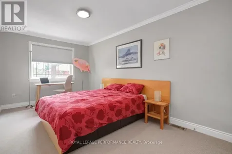 257 Currell Avenue Ottawa ON K1Z 7J5
