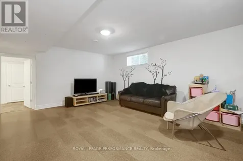 257 Currell Avenue Ottawa ON K1Z 7J5