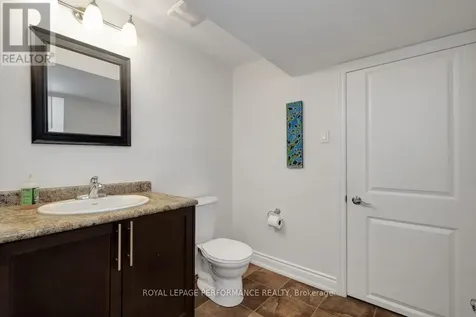 257 Currell Avenue Ottawa ON K1Z 7J5