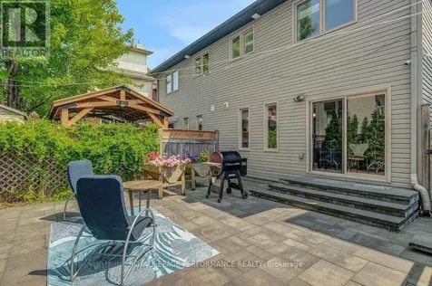 257 Currell Avenue Ottawa ON K1Z 7J5