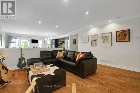 257 Currell Avenue Ottawa ON K1Z 7J5