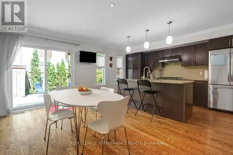 257 Currell Avenue Ottawa ON K1Z 7J5