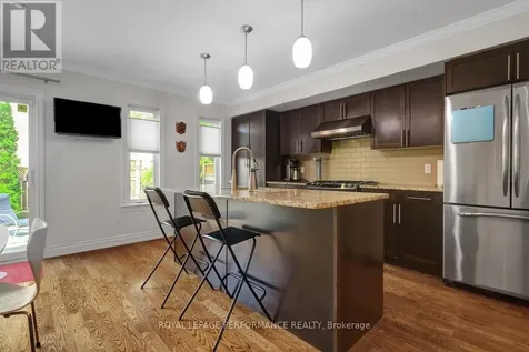 257 Currell Avenue Ottawa ON K1Z 7J5