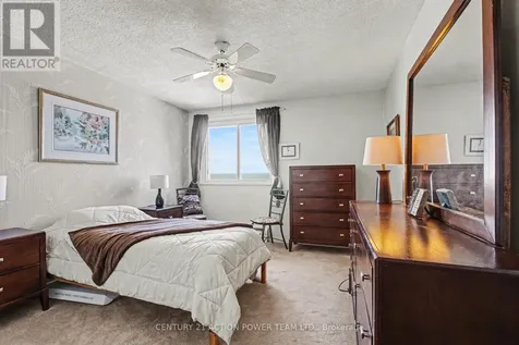 915 Elmsmere Road Ottawa ON K1J 8H8