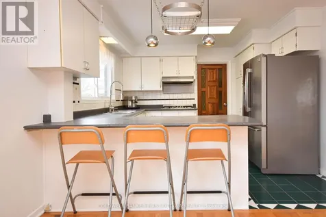 2061 Balharrie Avenue Ottawa ON K1G 1G2