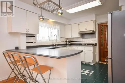 2061 Balharrie Avenue Ottawa ON K1G 1G2