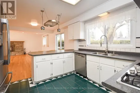 2061 Balharrie Avenue Ottawa ON K1G 1G2