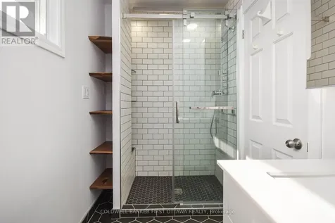 2061 Balharrie Avenue Ottawa ON K1G 1G2