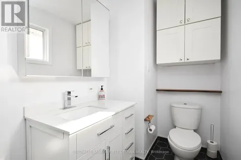 2061 Balharrie Avenue Ottawa ON K1G 1G2