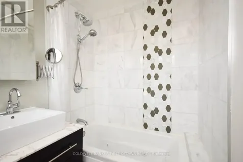2061 Balharrie Avenue Ottawa ON K1G 1G2
