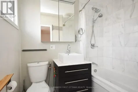 2061 Balharrie Avenue Ottawa ON K1G 1G2