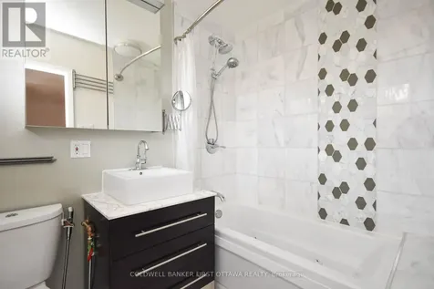 2061 Balharrie Avenue Ottawa ON K1G 1G2