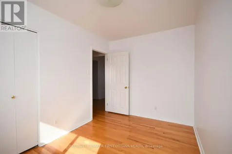 2061 Balharrie Avenue Ottawa ON K1G 1G2