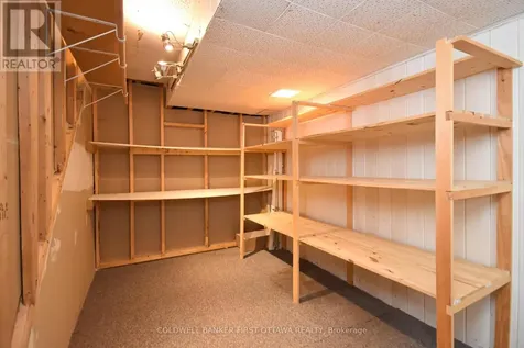 2061 Balharrie Avenue Ottawa ON K1G 1G2