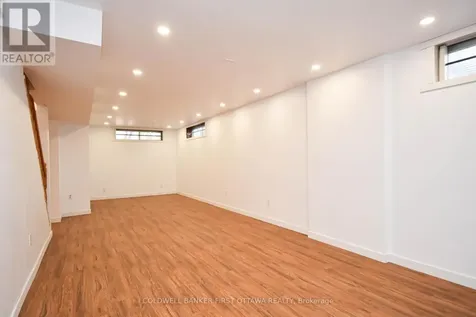 2061 Balharrie Avenue Ottawa ON K1G 1G2