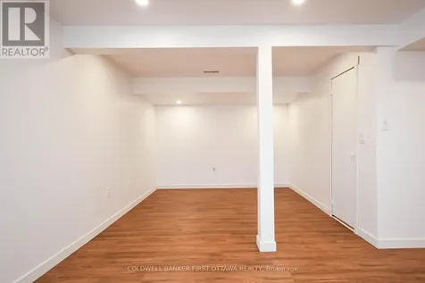 2061 Balharrie Avenue Ottawa ON K1G 1G2