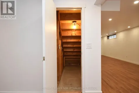 2061 Balharrie Avenue Ottawa ON K1G 1G2