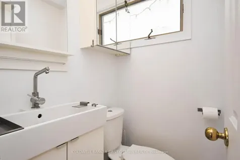 2061 Balharrie Avenue Ottawa ON K1G 1G2
