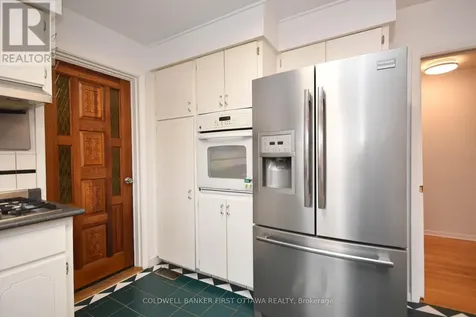 2061 Balharrie Avenue Ottawa ON K1G 1G2
