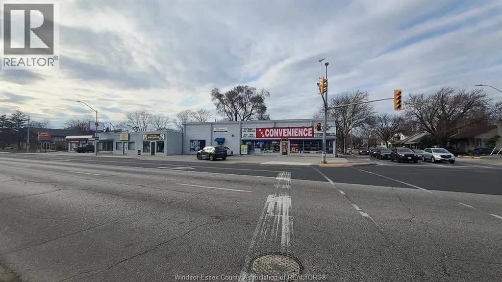 4640-4690 Tecumseh Road East Windsor ON N8W 1K7