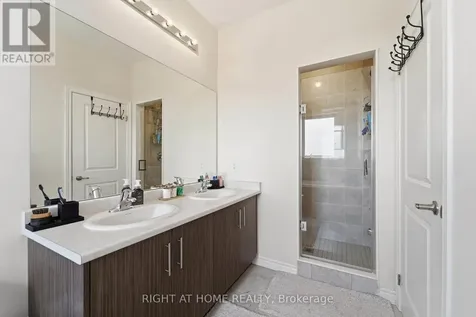 75 Puisaya Drive Richmond Hill ON L4E 1L2