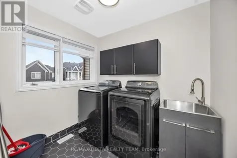 748 Vennecy Terrace Ottawa ON K1W 1H2