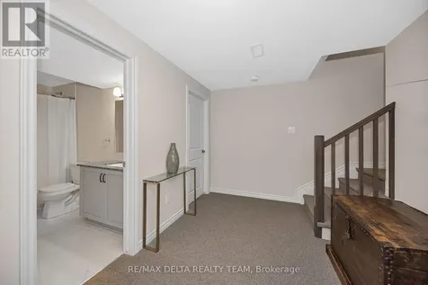 748 Vennecy Terrace Ottawa ON K1W 1H2