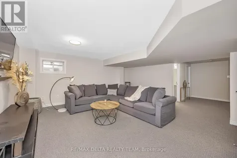 748 Vennecy Terrace Ottawa ON K1W 1H2