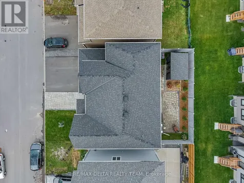 748 Vennecy Terrace Ottawa ON K1W 1H2