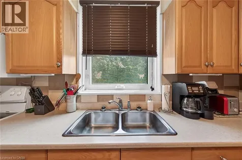 263 East 38th Street Hamilton ON L8V 4G2