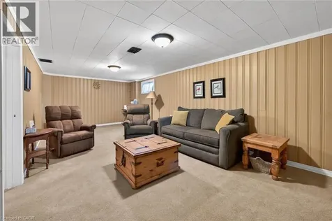 263 East 38th Street Hamilton ON L8V 4G2