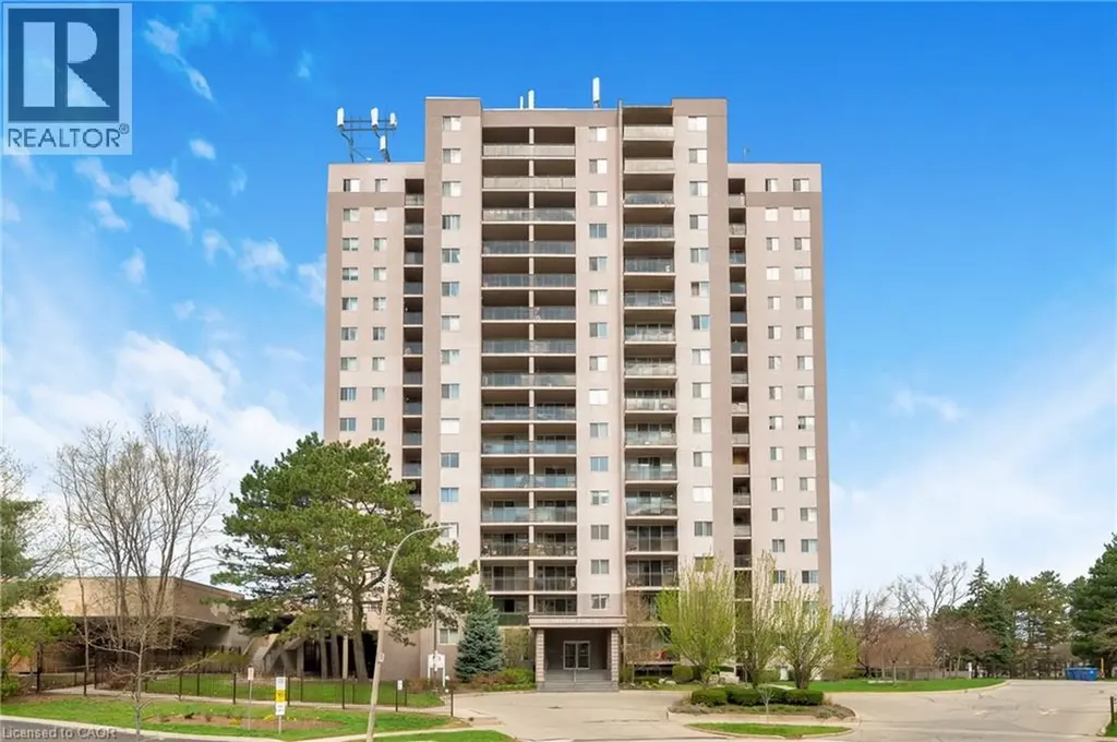 975 Warwick Court Burlington ON L7T 3Z7