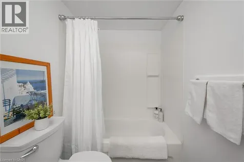 975 Warwick Court Burlington ON L7T 3Z7