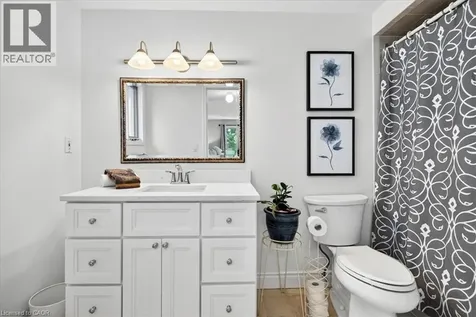 799 Hawkins Crescent Burlington ON L7S 2C2
