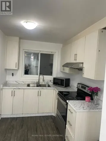 453 Albert Street Waterloo ON N2L 5A7