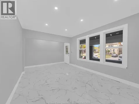 406 Partington Windsor ON N9B 2N5