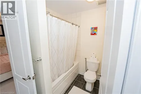 22 Oaktree Drive Caledonia ON N3W 0E6