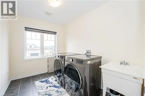 22 Oaktree Drive Caledonia ON N3W 0E6